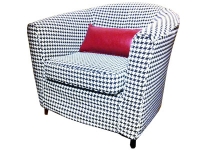 700x300_black-n-white_chair_red-cushion