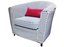 700x300_black-n-white_chair_red-cushion